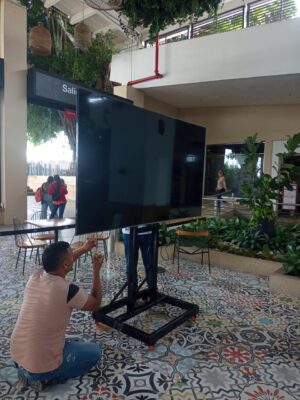 Soporte pedestal nacional para tv hasta 86
